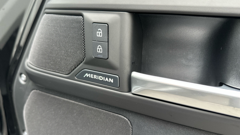 Land Rover Defender 3.0 D350 X-Dynamic SE 110 5dr Auto Diesel Estate